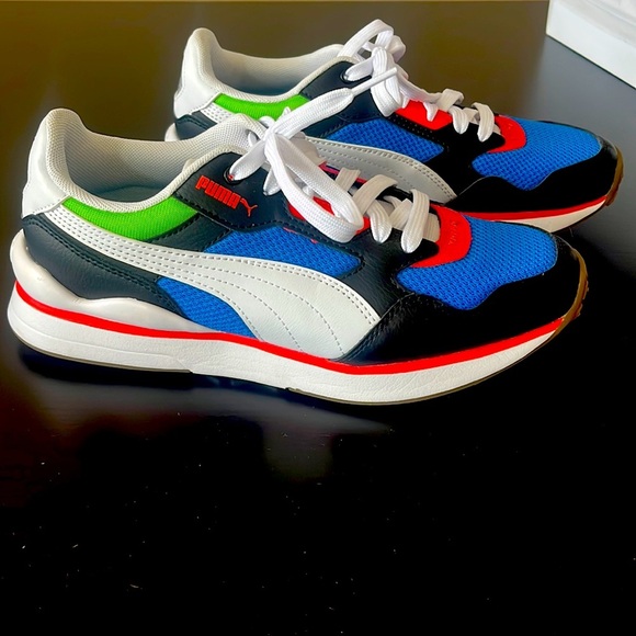 Size 6 NWOT PUMA size 6 sneakers - Picture 2 of 10